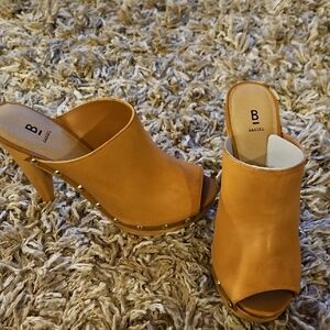 Bakers Tan Open-Toe Heeled Mules